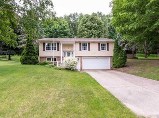 2742 Wabash Dr NE, Grand Rapids, MI