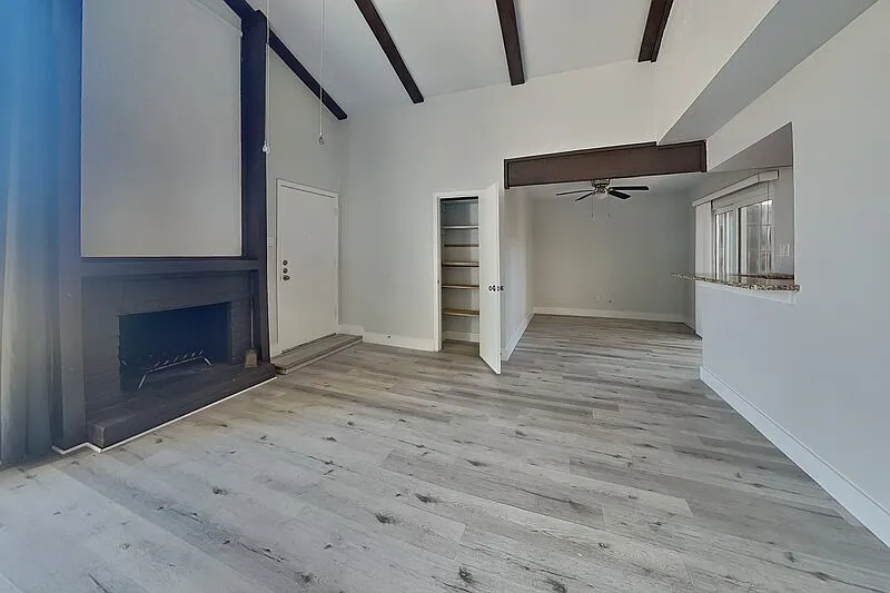 3 bed, 2.0 bath, 1218 sqft, $2,150 — Photo 2