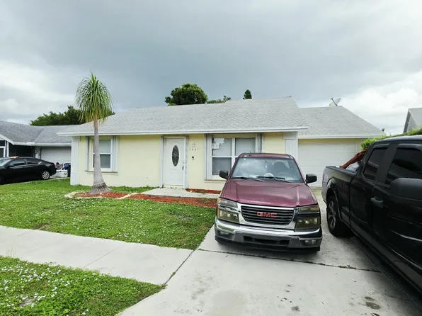 5447 Twin Oakes Road, Greenacres, FL 33463