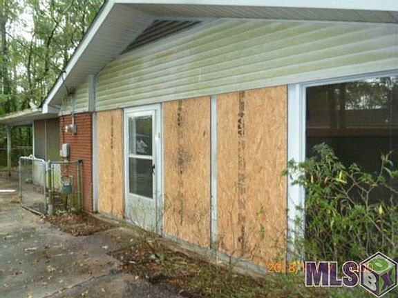 2nd image of 1908 N Amelia Ave