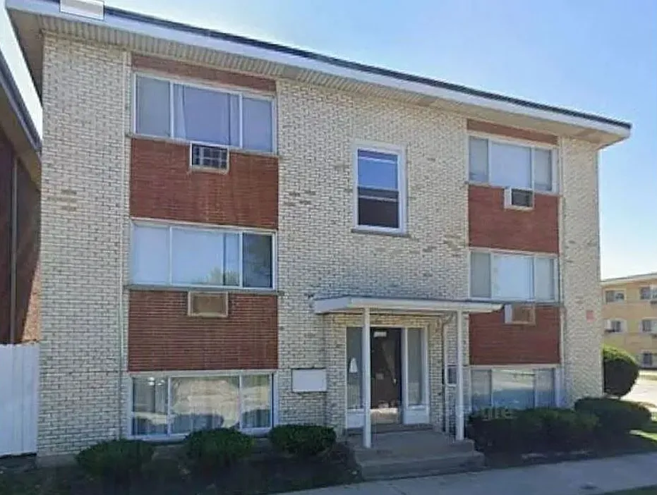 3 bed, 1000 sqft, $1,995 — Photo 1