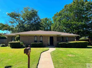 5 Lanshire Dr, Texarkana, TX 75503