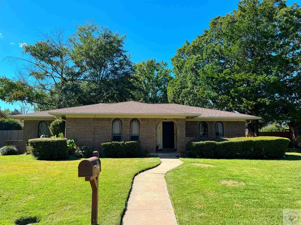 5 Lanshire Dr, Texarkana, TX 75503