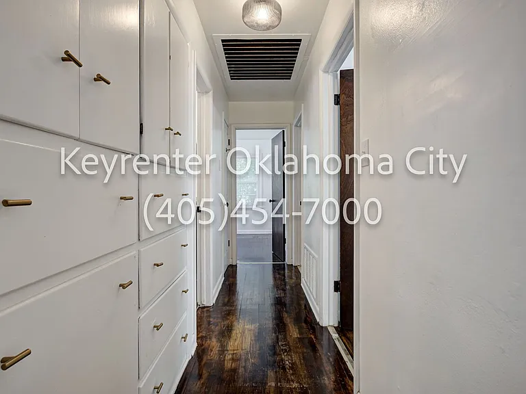 1524 Rowena Ln — Photo 18