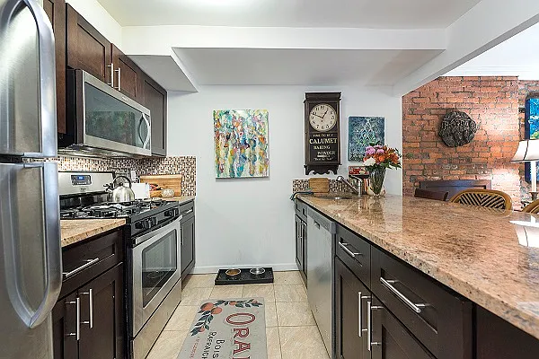 Rented by Perry Associates NYC Inc | media 19