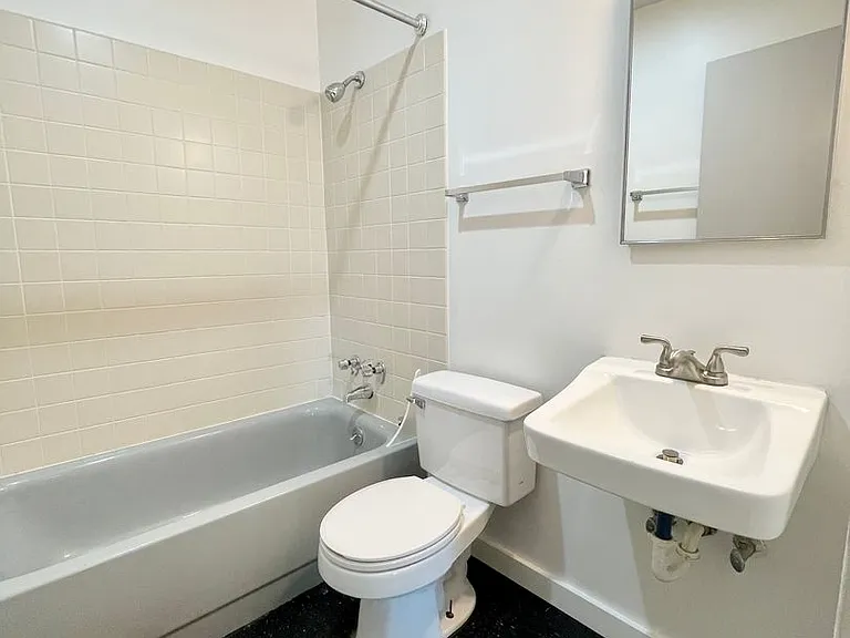 Bayview Apartments — Photo 70