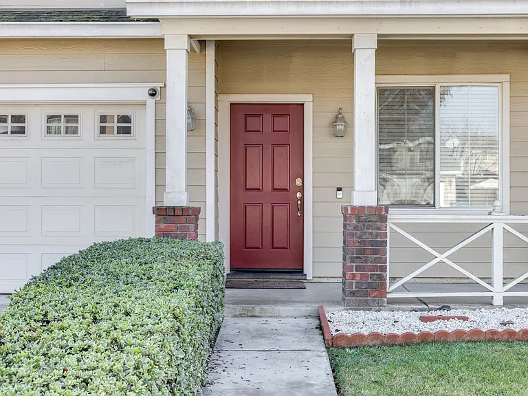 2342 Mountain Springs Dr — Photo 2