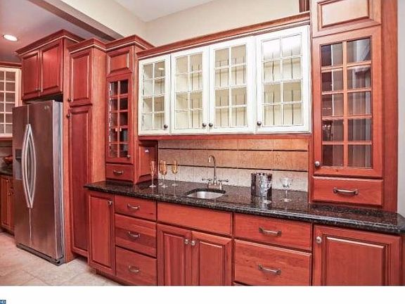 5th image of 425 Vineyard Ln
