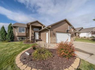 2009 S Monticello Ave, Sioux Falls, SD 57106