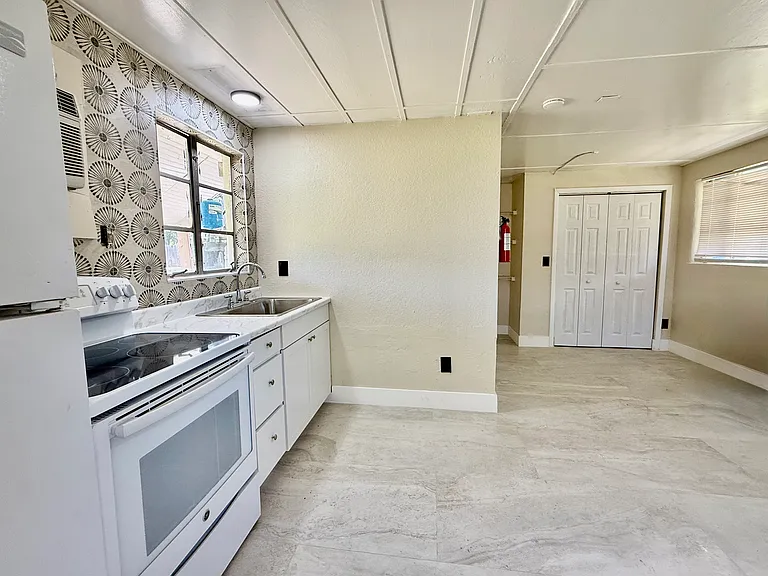 804 W Saint Petersburg Dr #804 — Photo 44