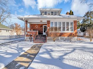 223 Elm St, Elgin, IL 60123