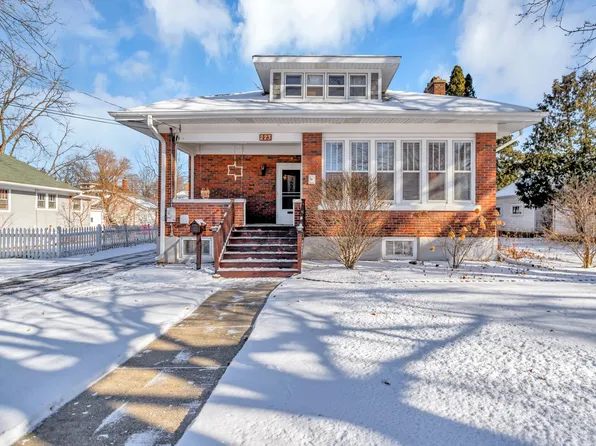 223 Elm St, Elgin, IL 60123