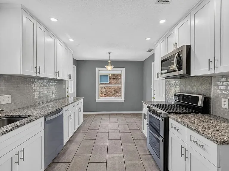 1030 N Isla St — Photo 6