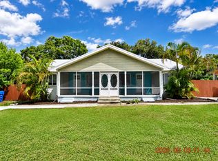 908 7th Ave SW, Largo, FL 33770