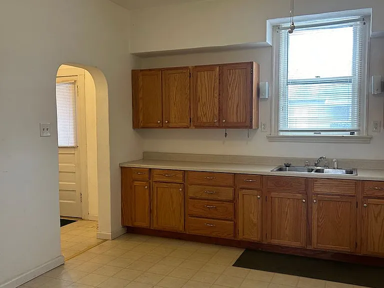 1305 N Church St — Photo 7