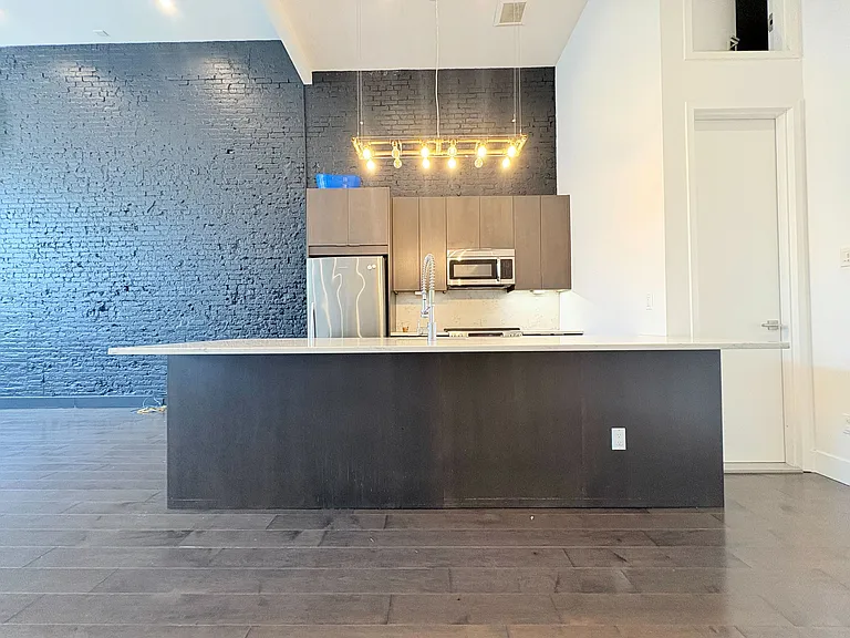 106 N 6th St #2F — Photo 14