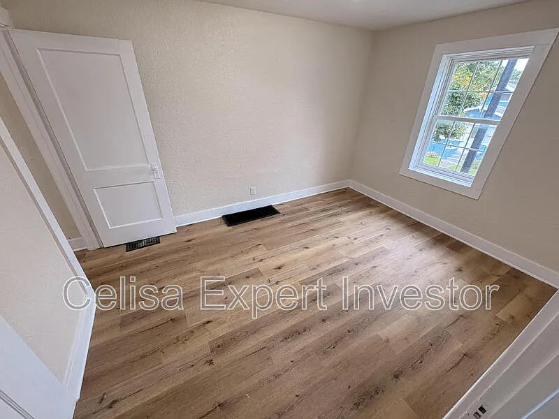 2 bed, 1.0 bath, 920 sqft, $1,000 — Photo 4
