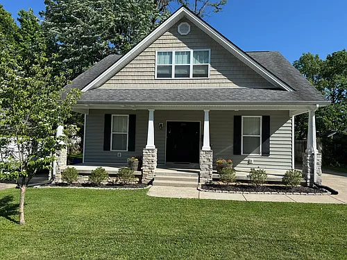 256 Bassett Ave Photo 1