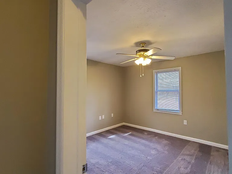 180 N Burson Ave — Photo 36