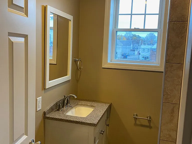 17 Whitman Ave #2R — Photo 9