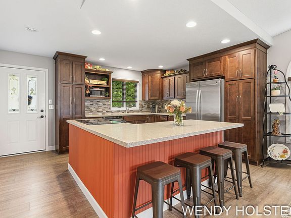 4th image of 859 Creekridge Dr