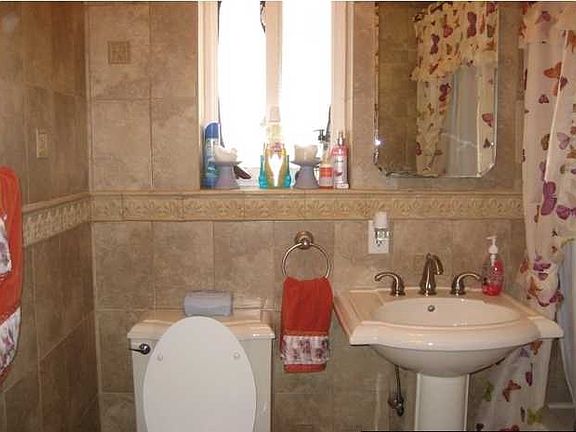 3rd image of 111 Ardmore Ave