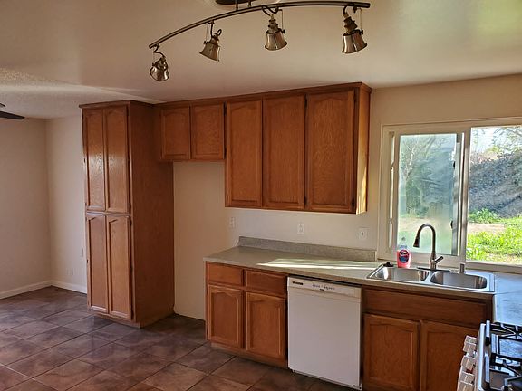 3rd image of 2765 Bridgeford Dr