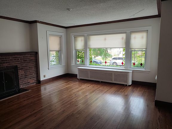 3rd image of 2735 W Farwell Ave