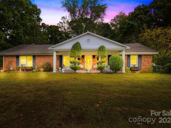 353 W Lowrance Ave, Mooresville, NC 28115