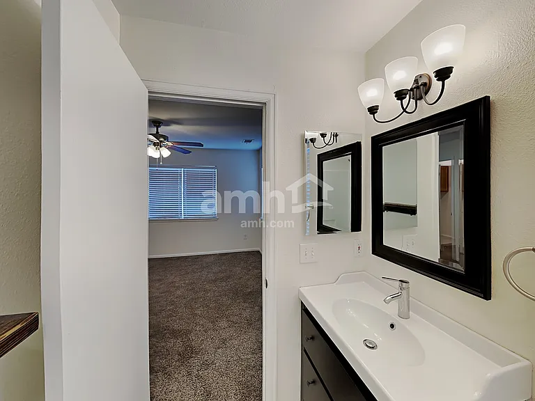 10031 Dillon Cir — Photo 11