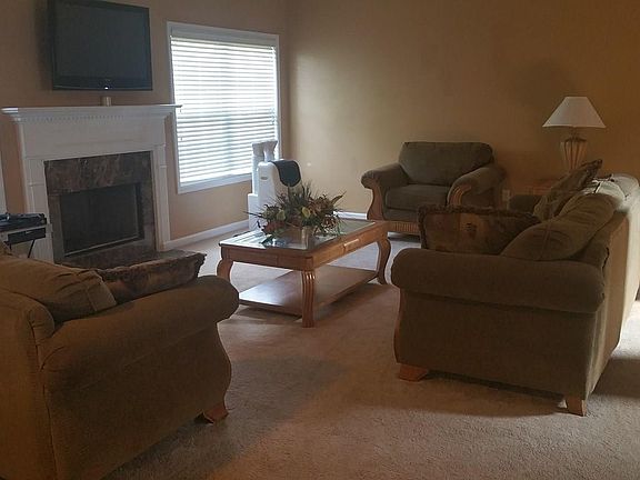 3rd image of 425 The Gables Dr
