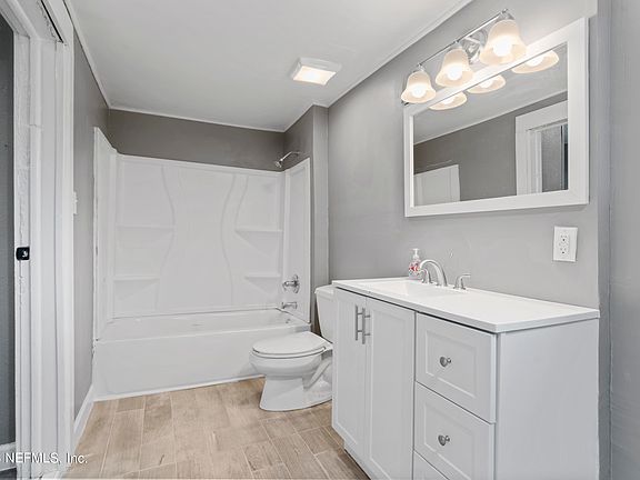 4th image of 2746 LOWELL Avenue