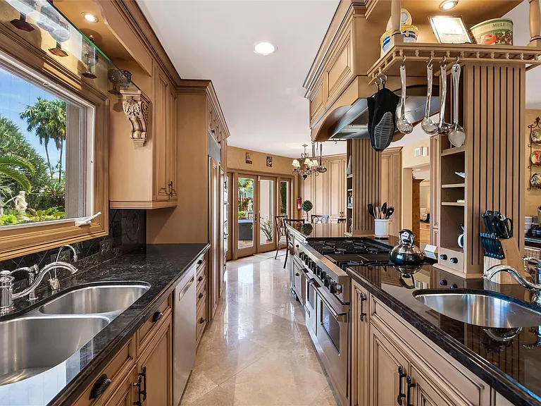 1600 S Ocean Dr — Photo 12