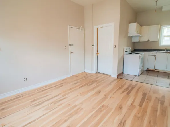 241 Gibson Ave #2, Hamilton, ON L8L 6K2