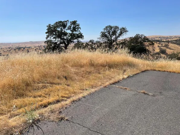 Fachada Way, La Grange, CA 95329