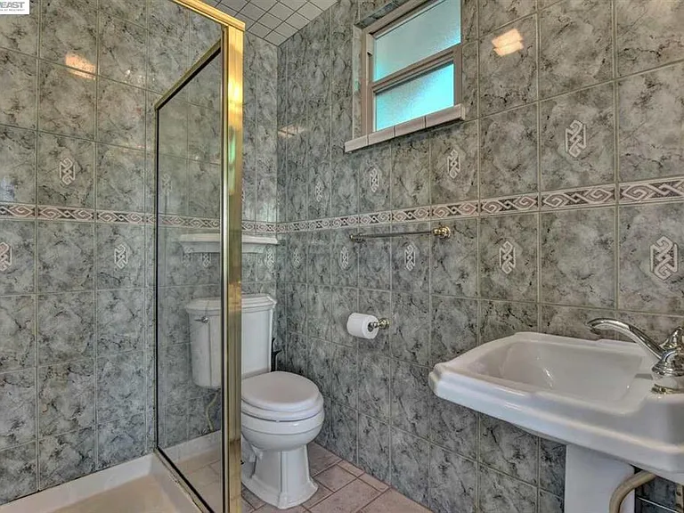 33128 Hemlock Dr — Photo 12