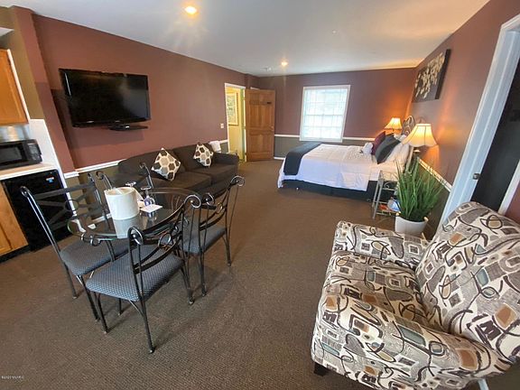 3rd image of 515 Williams St Suite 11