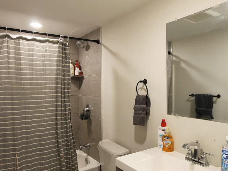 492 Roxborough Ave — Photo 28