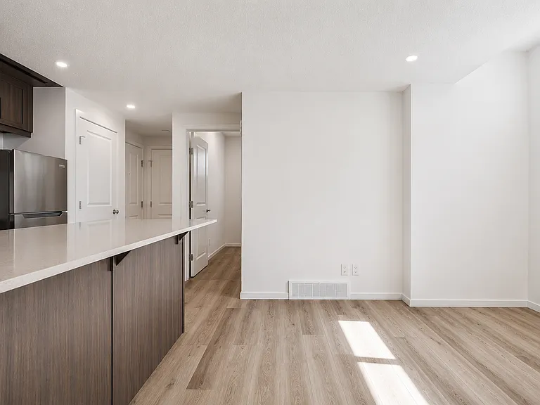 25B Yorkstone Row SW #25B — Photo 6