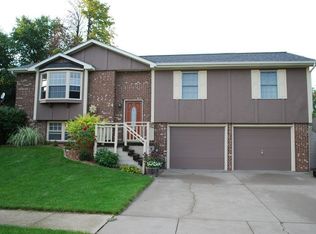 24 Hemlock St, Pella, IA 50219