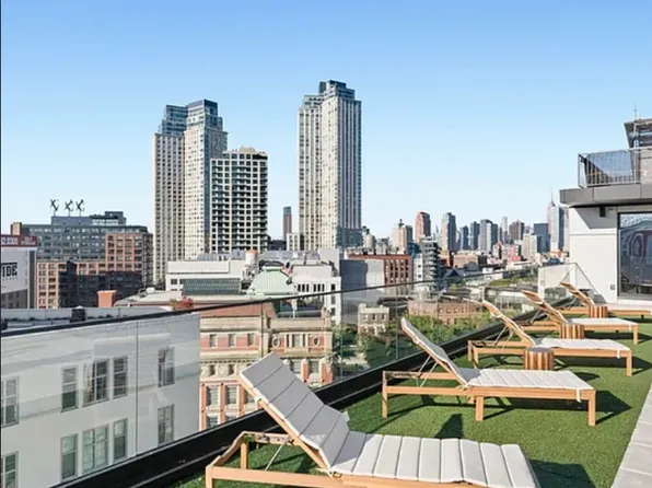 27-19 Thomson Avenue image 13 of 14