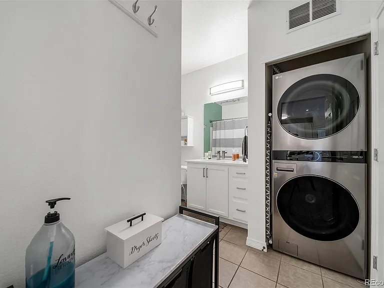 7292 S Blackhawk St #203 — Photo 26