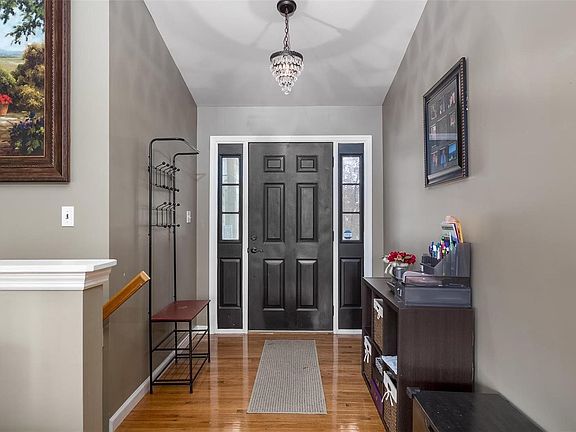 3rd image of 304 Grand Oaks Ct