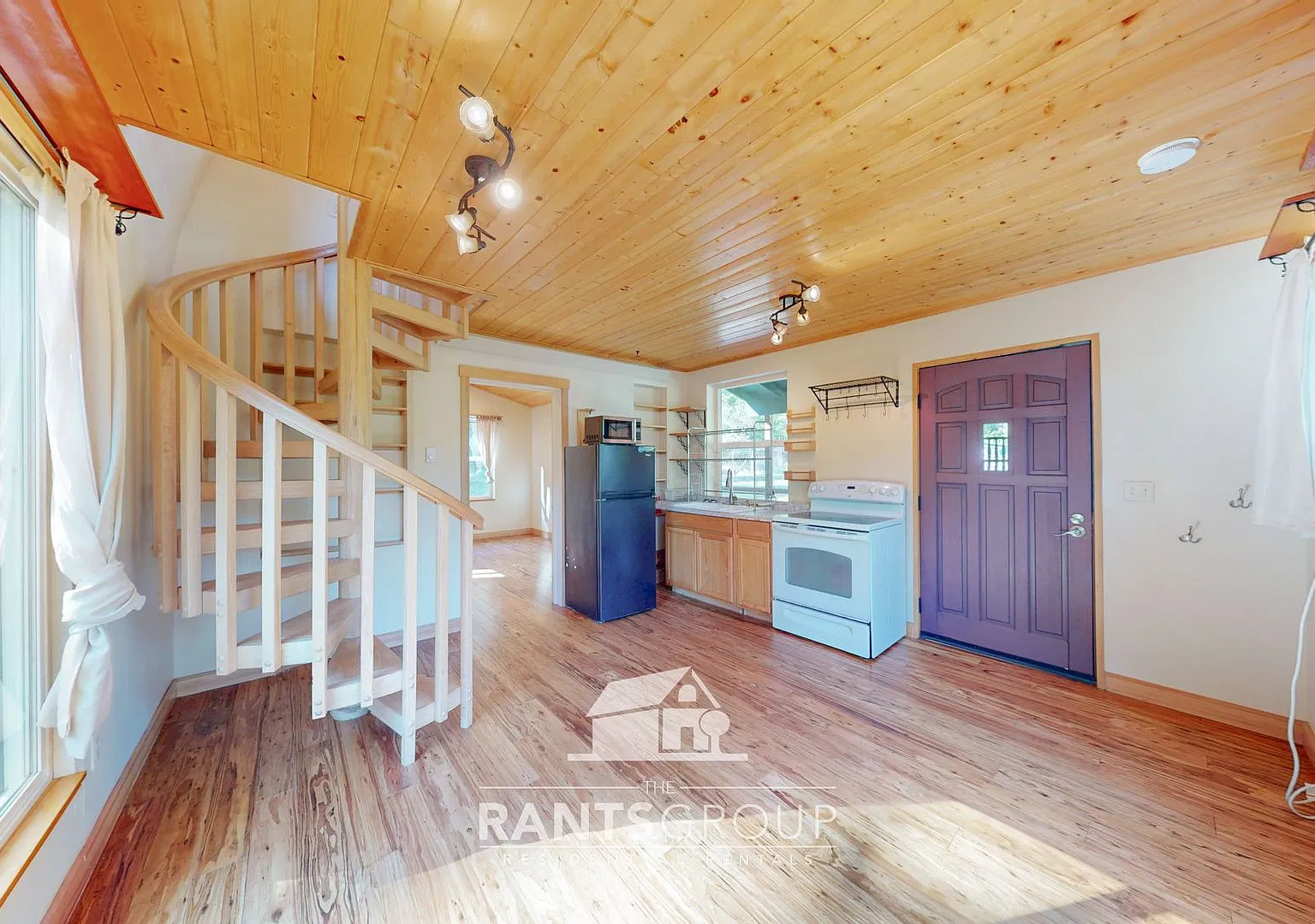 A Cozy Woodland Retreat Just Minutes from Olympia — Photo 3