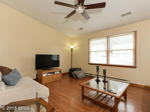 Vaulted ceilings, neutral paint