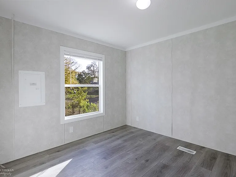 105 Hastings Dr — Photo 10