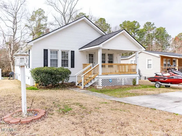 1898 Waccamaw Shores Road, Lake Waccamaw, NC 28450