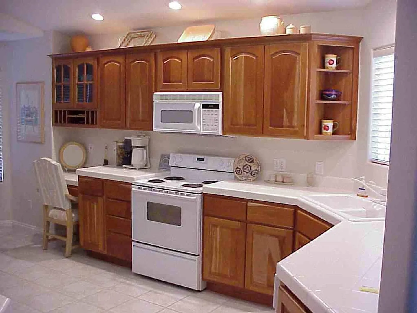 Spacious Three Bedroom — Photo 4