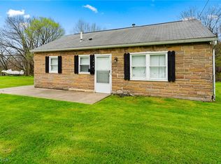 1434 Forest View Dr, Youngstown, OH 44505