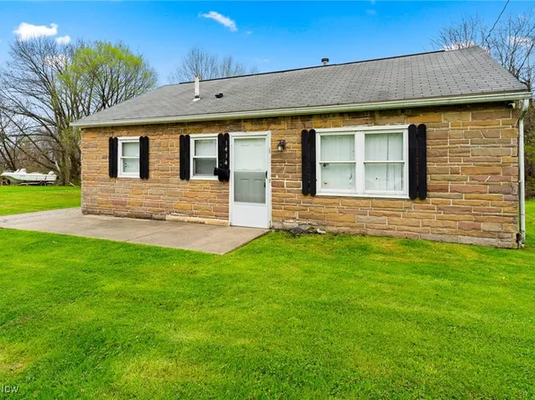 1434 Forest View Dr, Youngstown, OH 44505